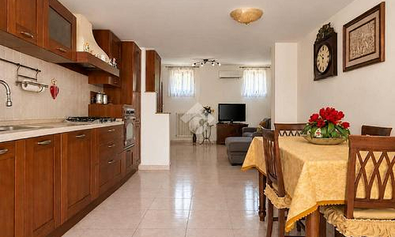 3 Locali A San Giova...