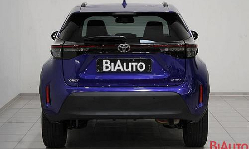 Toyota Yaris Cross 1...