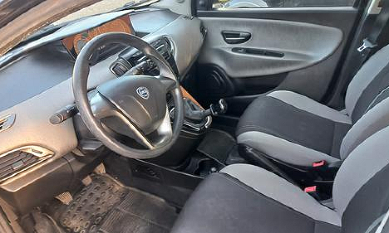 Lancia Ypsilon 1.2 6...