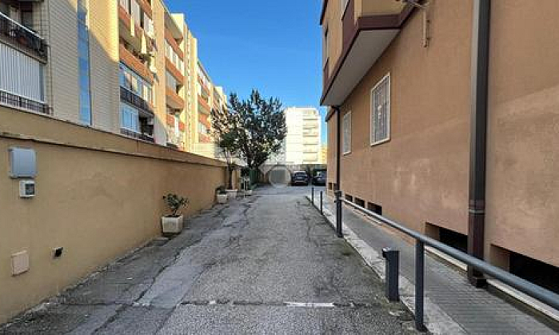 4 Locali A Brindisi...