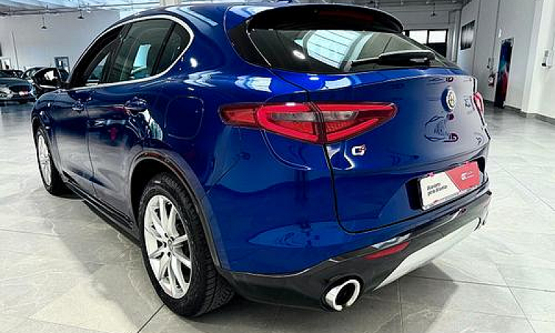 Alfa Romeo Stelvio 2...