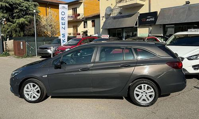 Opel Astra Sports To...