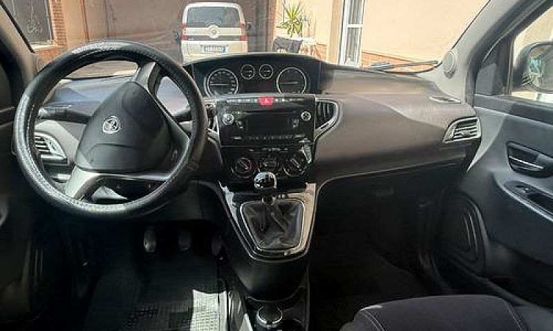 Lancia Ypsilon 1.3...