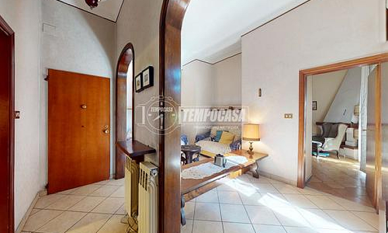 4 Locali Con Due Bag...