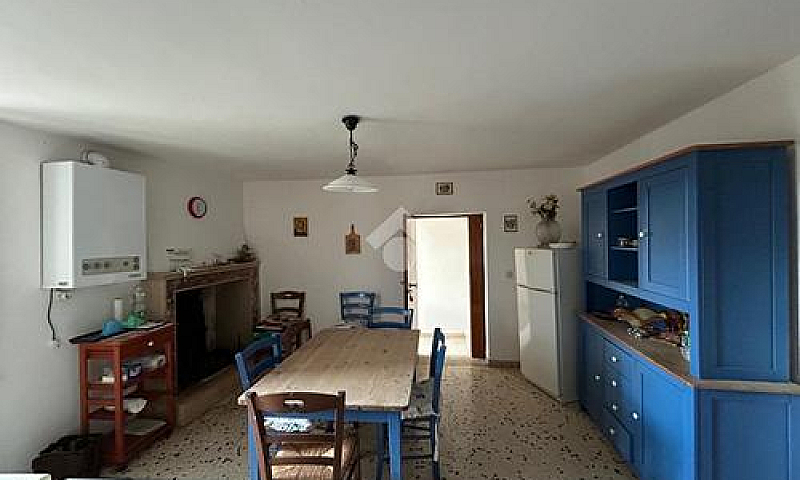 2 Locali A Montecchi...