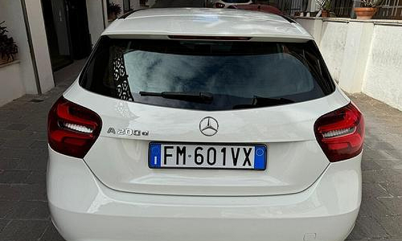 Mercedes A 200 D Aut...