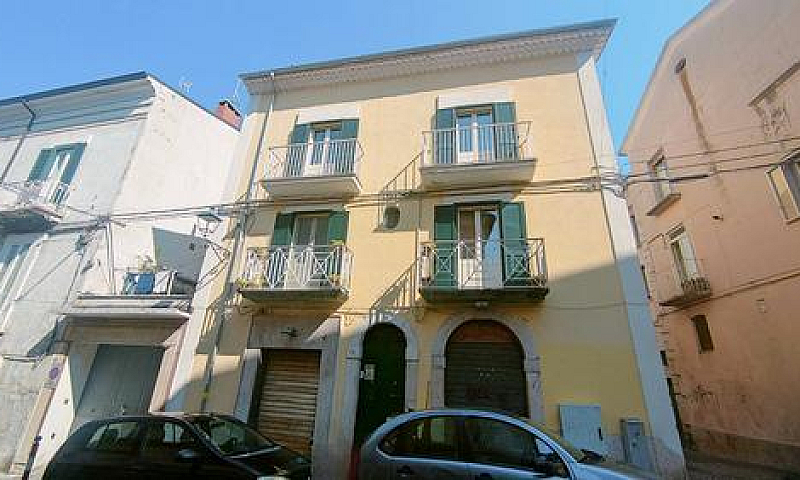 Casa Con Ingresso In...
