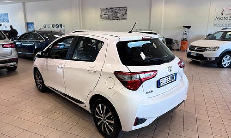 Toyota Yaris 1.0 5 P...