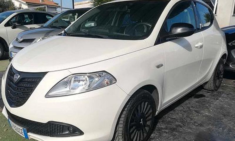 Lancia Ypsilon...