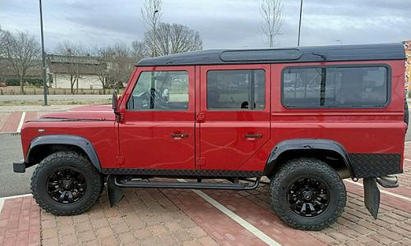 Land Rover Defender ...