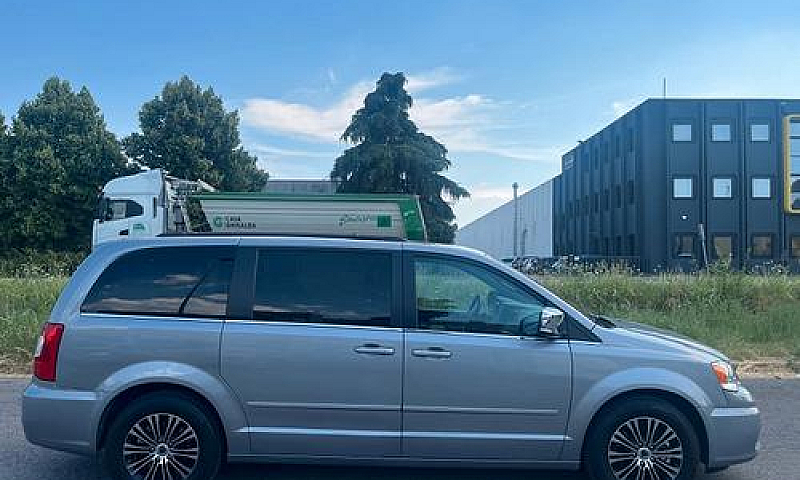 Lancia Voyager 2.8 T...