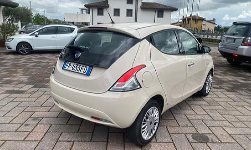 Lancia Ypsilon 1.2 6...
