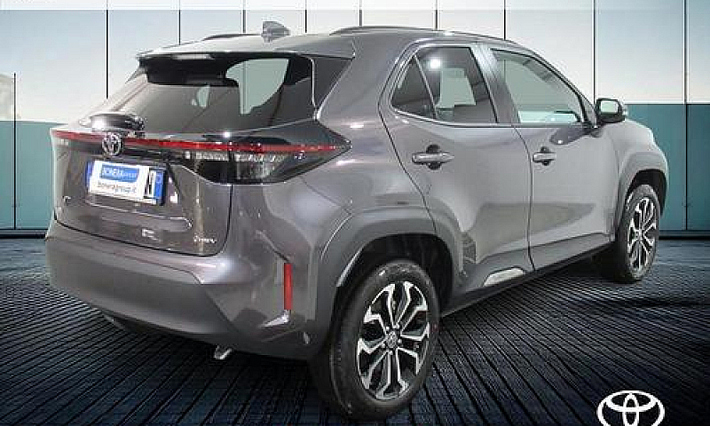 Toyota Yaris Cross 1...
