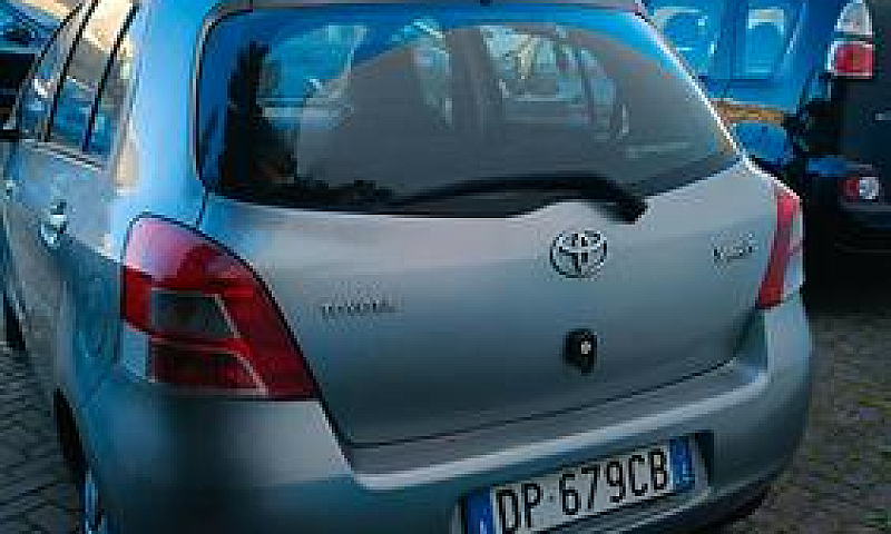 Toyota Yaris 1.3...