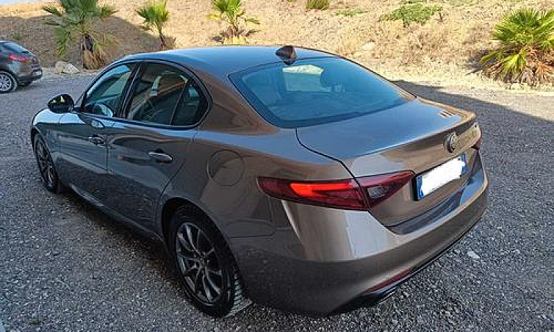 Alfa Romeo Giulia 2....