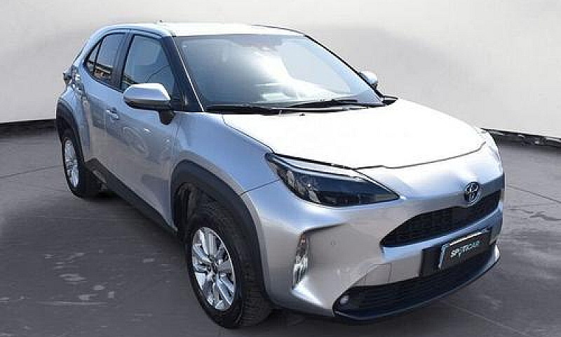 Toyota Yaris Cross 1...