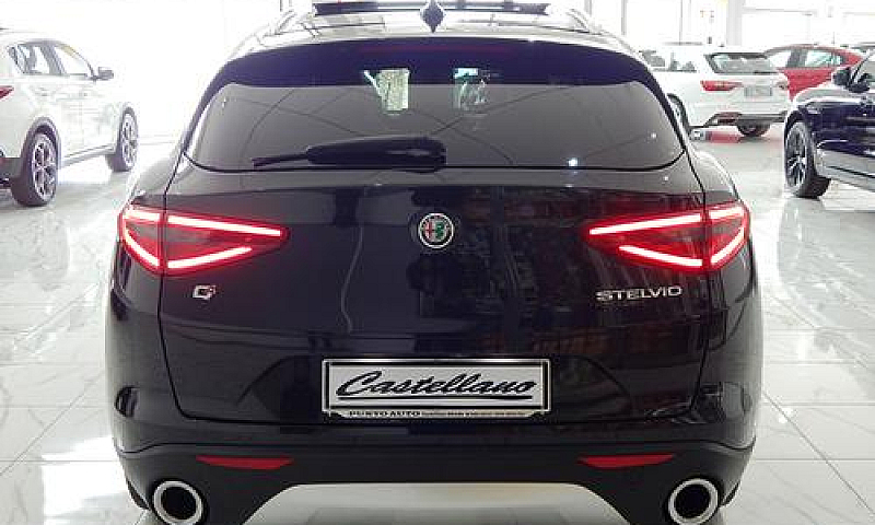 Alfa Romeo Stelvio 2...