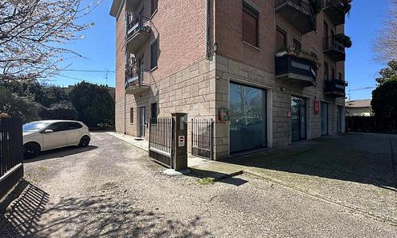 4 Locali A Castelnov...