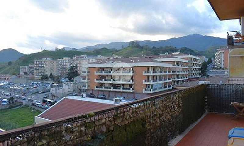 4 Locali A Messina...