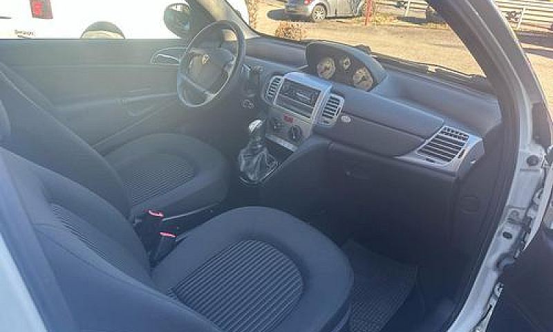 Lancia Ypsilon Adatt...