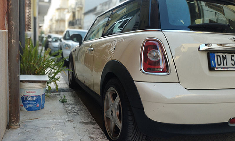 Mini Cooper...