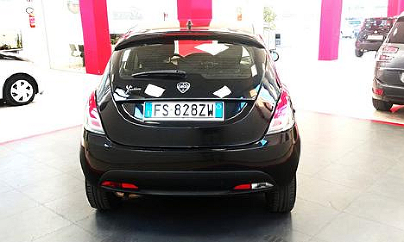 Lancia Ypsilon 1.2 6...
