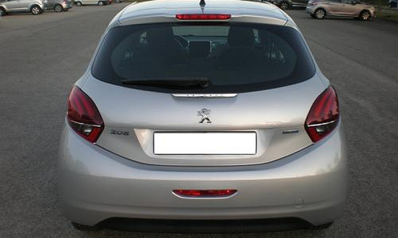 Peugeot 208 Restylin...