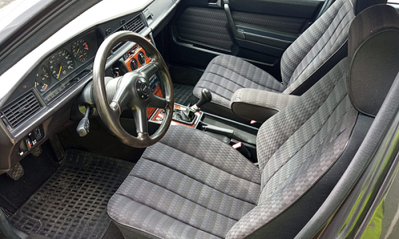 Mercedes 190E...