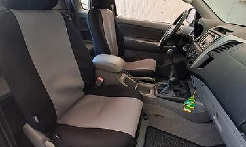 Toyota Hilux 2.5 Poc...