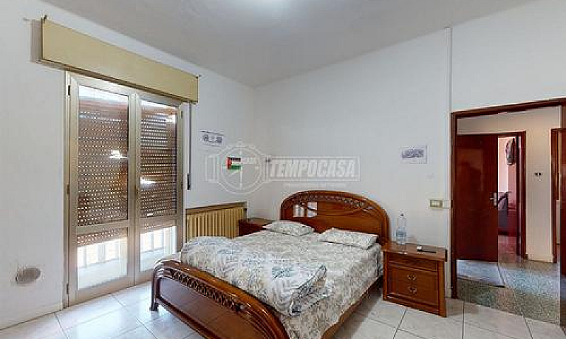 Porzione Di Casa Con...