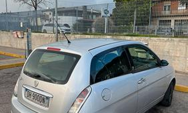 Lancia Y 2007...