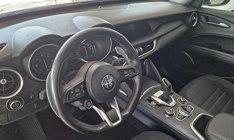 Alfa Romeo Stelvio 2...