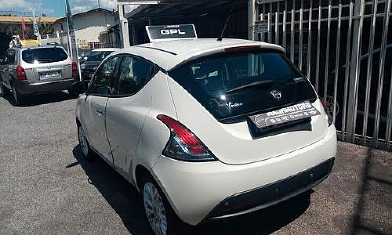 Lancia Ypsilon 0.9 T...