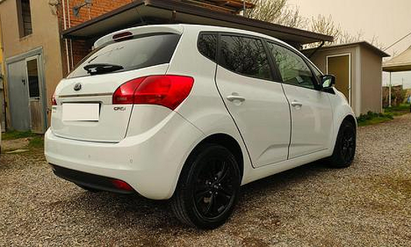 Kia Venga 1.4 Crdi 9...