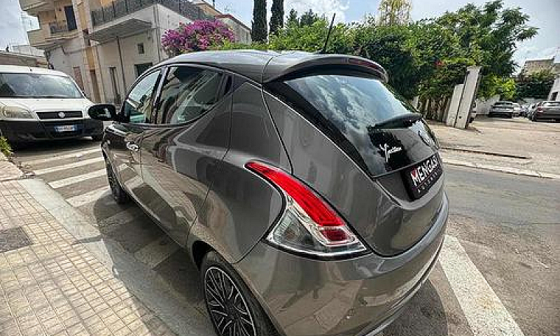 Lancia Ypsilon 1.0 F...
