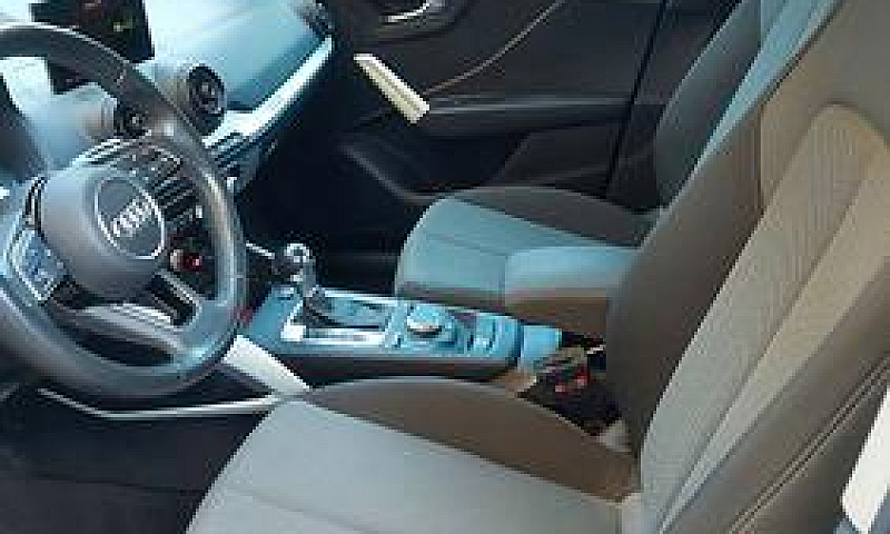 Audi Q2 1.6 Design D...