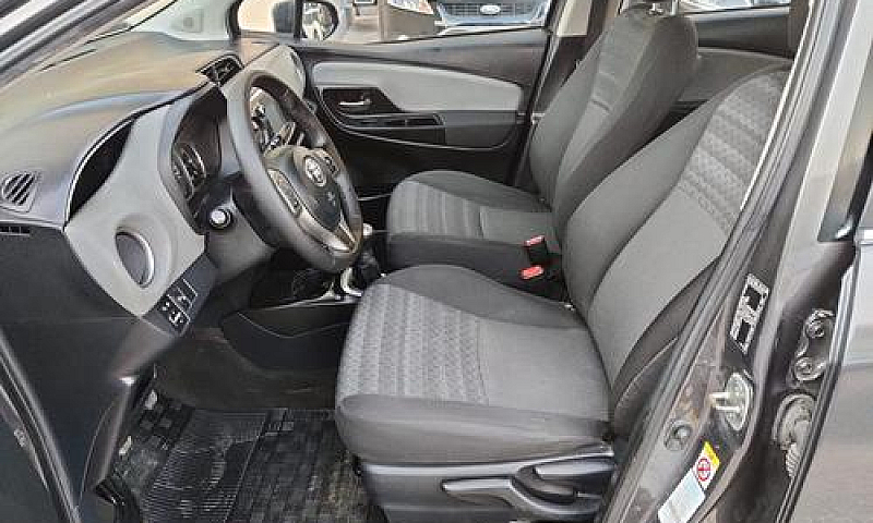 Toyota Yaris 1.0 5 P...