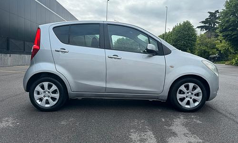 Opel Agila 1.2 16V 8...