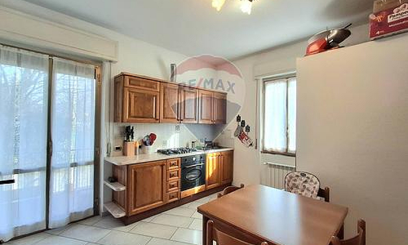 Porzione Di Villa - ...
