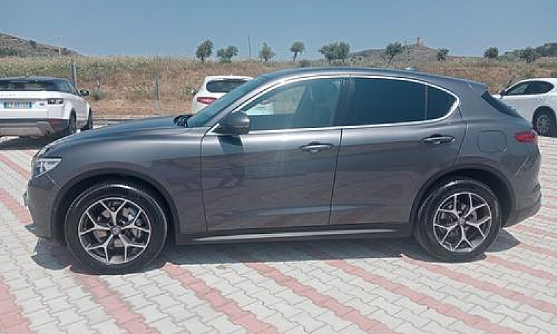 Alfa Romeo Stelvio 2...