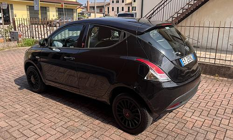 Lancia Ypsilon 0.9 M...