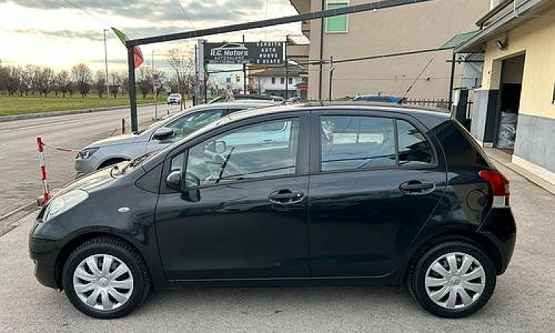 Toyota Yaris 1.0 69C...