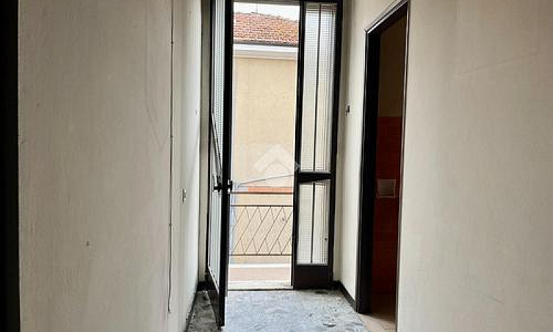 3 Locali A Pesaro...