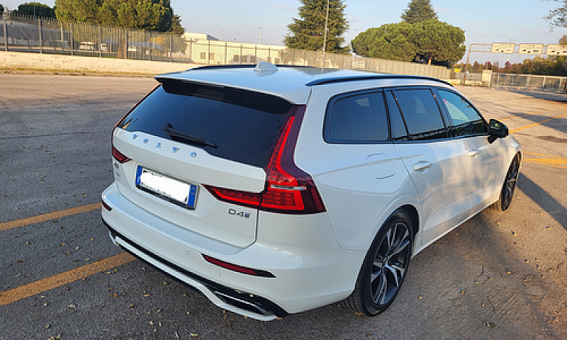 Volvo V60 R Design...