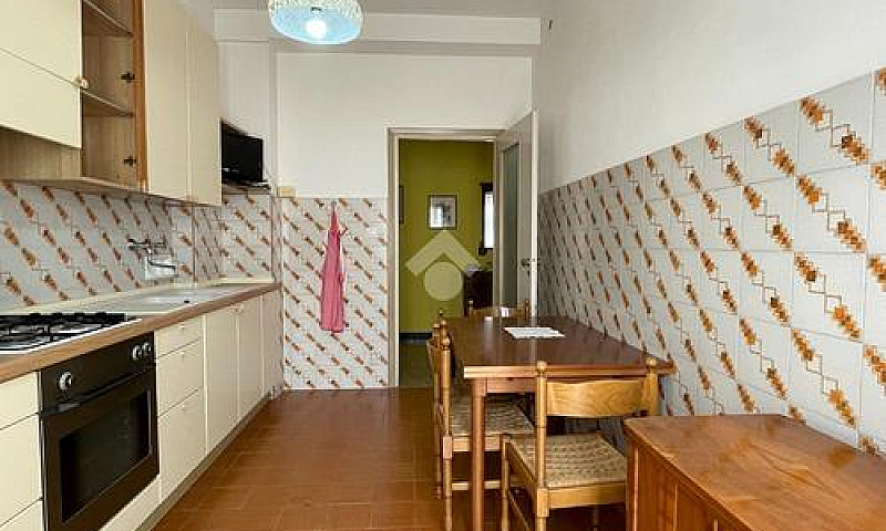 3 Locali A Canelli...