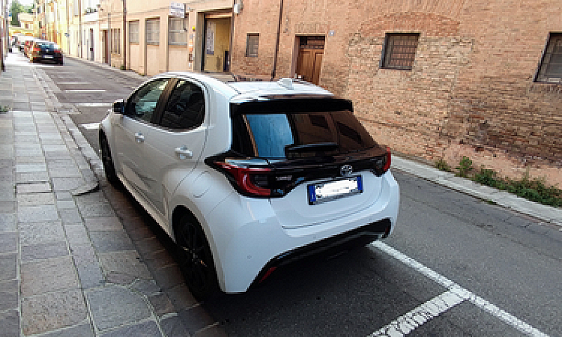 Toyota Yaris Lounge...