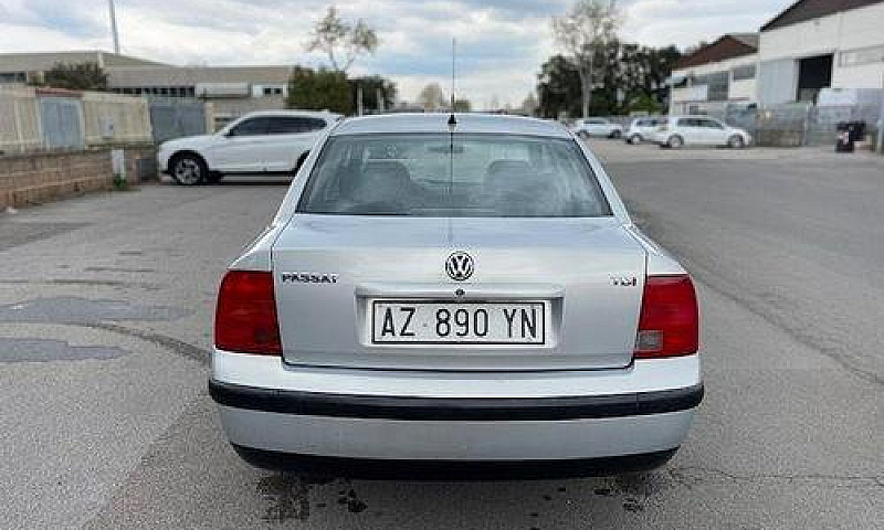 Volkswagen - Passat...