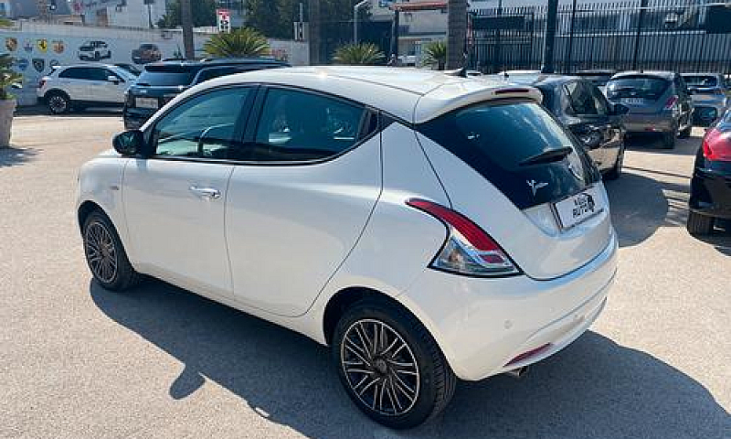Lancia Ypsilon 1.0 F...