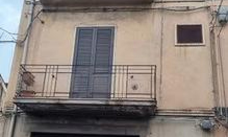 Secondo Piano Via Em...