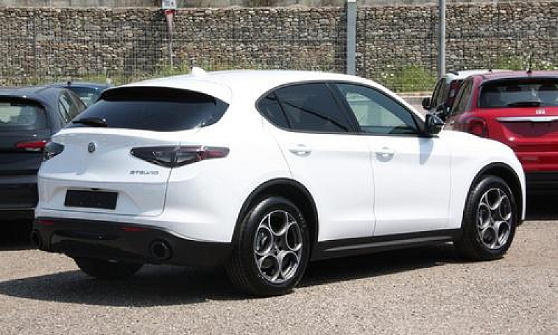 Alfa Romeo Stelvio 2...